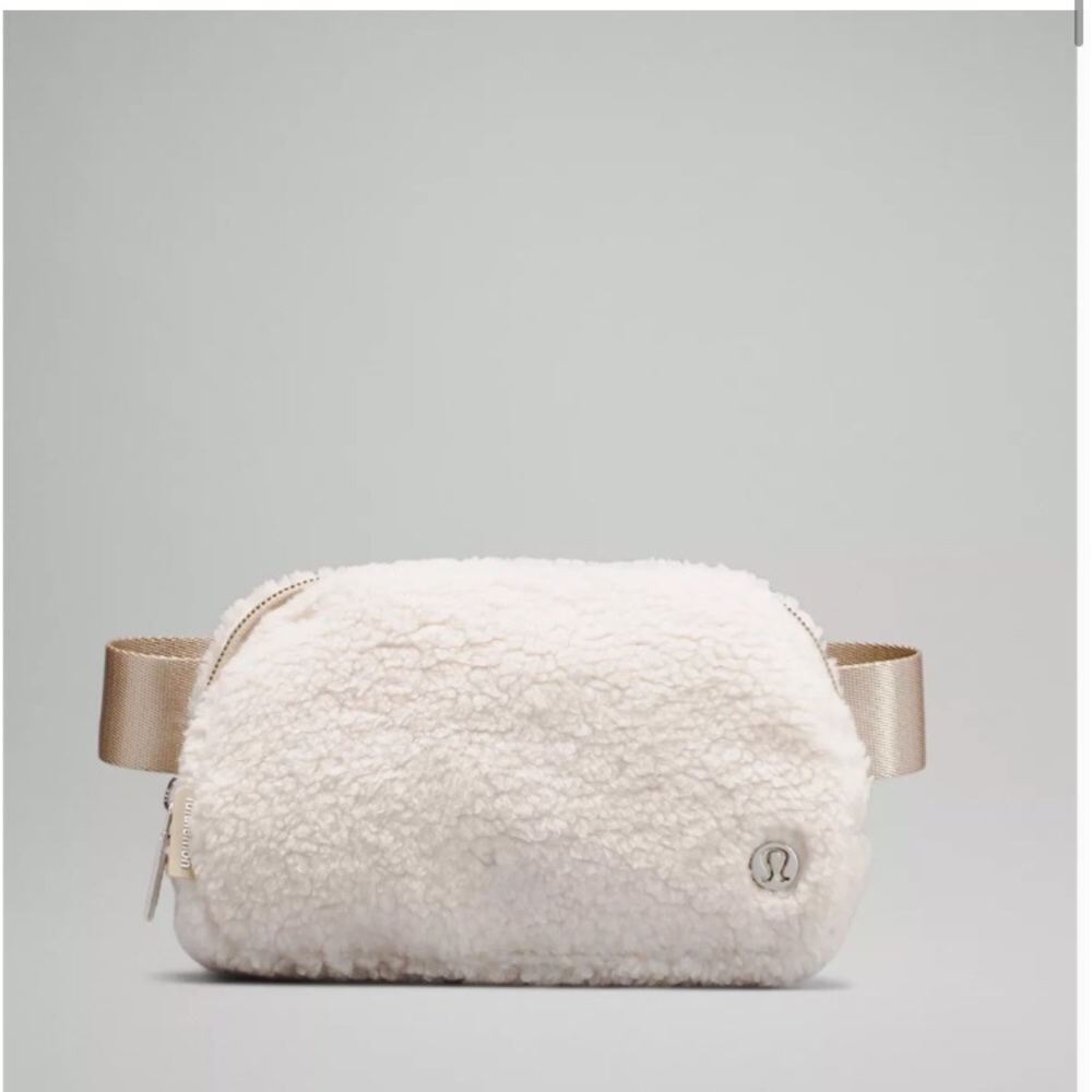 LULULEMON EVERYWHERE FLEECE BELT BAG- NWT